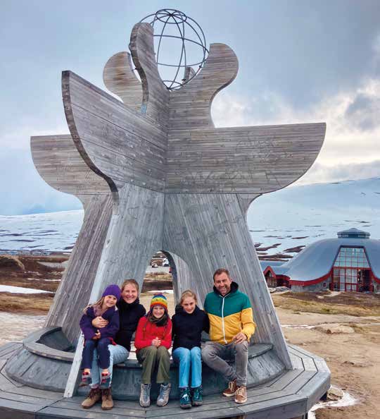 Die fünfköpfige Familie am Polarkreis